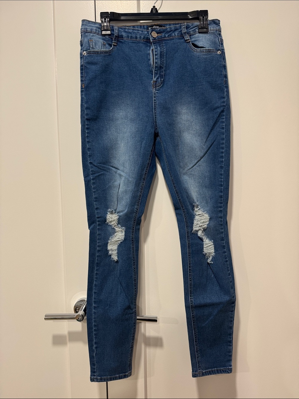 Sinn Distressed Skinny Jeans in Medium Blue